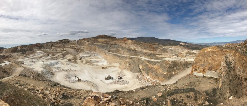 Panoramica Canteras Macael br - The Andalusian Marble Business Association celebrates 45 years of service to marble companies.