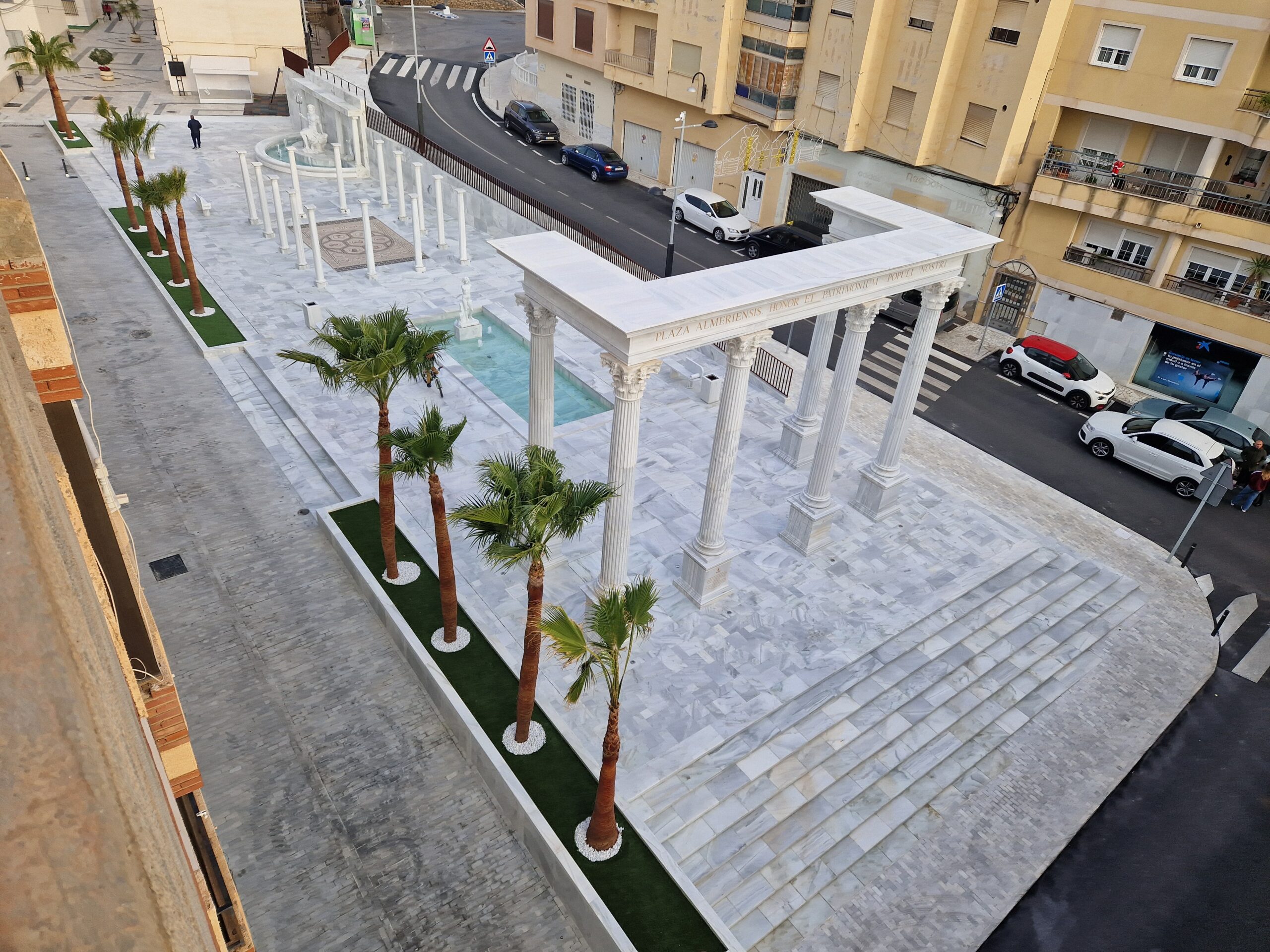 Plaza Almeria marmol blanco macael